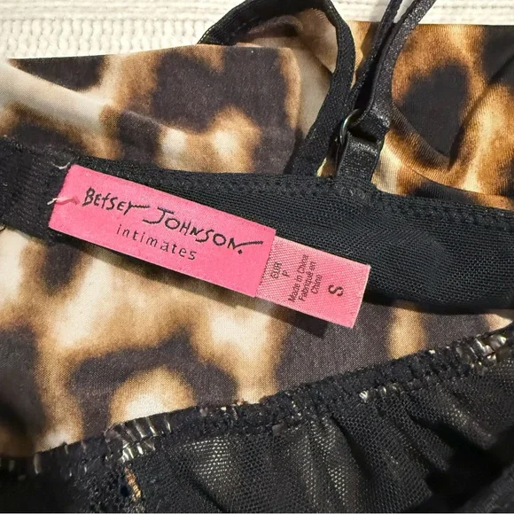 Betsey Johnson Leopard Print Chemise - Picture 6 of 7